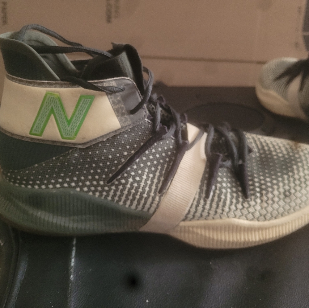 New balance OMNI 1, men's basketball shoe size 13, used 1 season